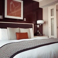 Cozy and modern hotel bedroom interior with elegant decor and soft lighting.