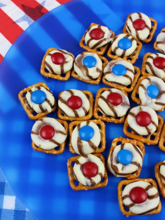 Fun and Delicious Patriotic Pretzel Hugs