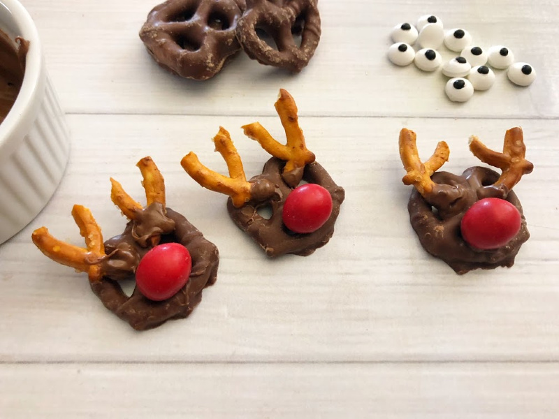 Candy Pretzel Reindeer