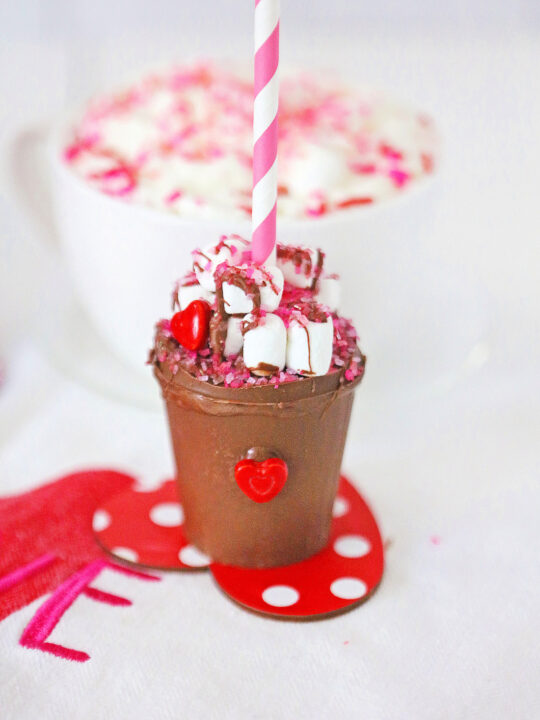 Valentine’s Day Hot Cocoa Bomb Cups