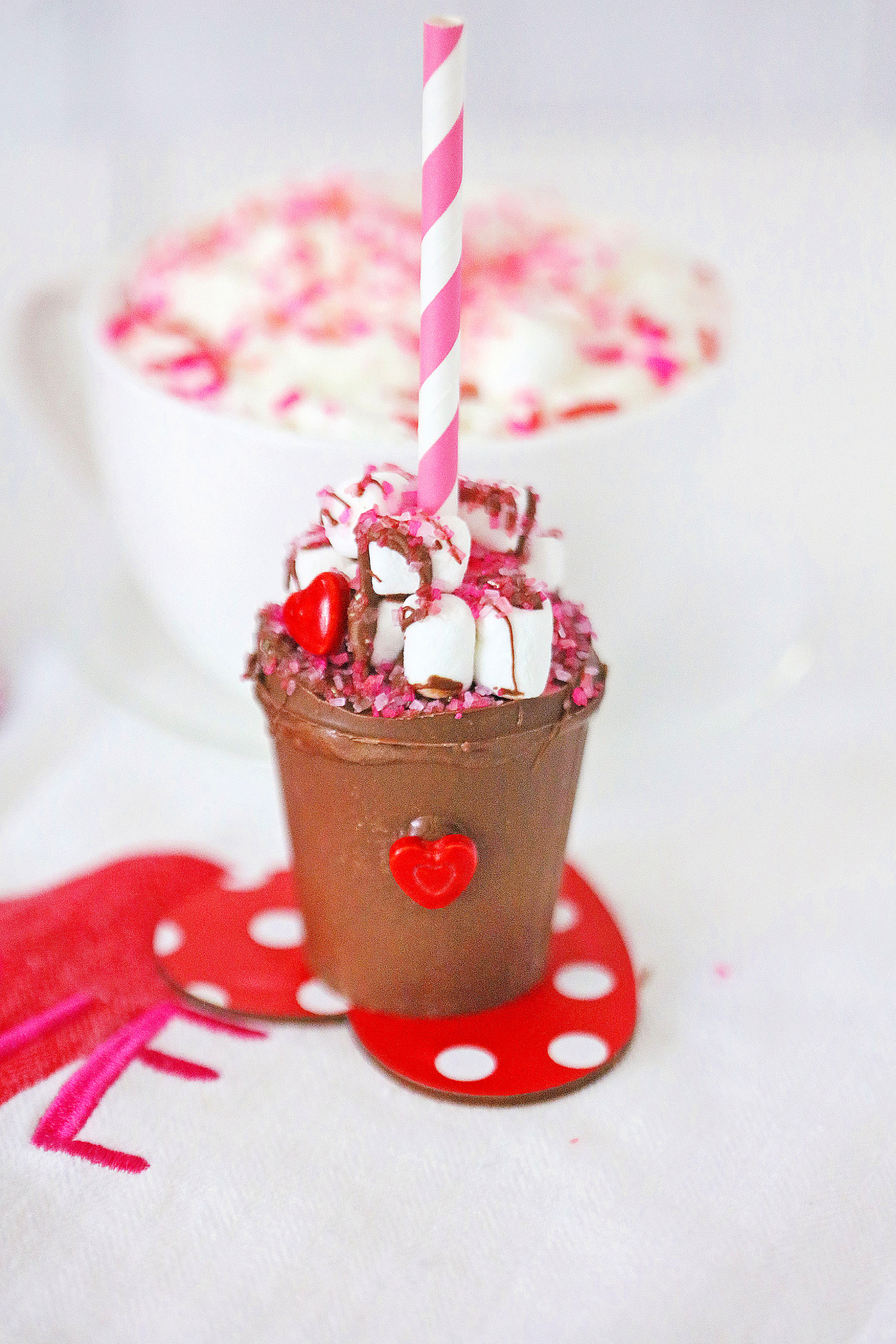 Valentine’s Day Hot Cocoa Bomb Cups