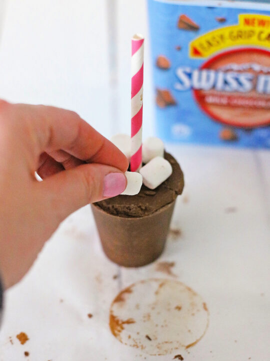 Valentine’s Day Hot Cocoa Bomb Cups