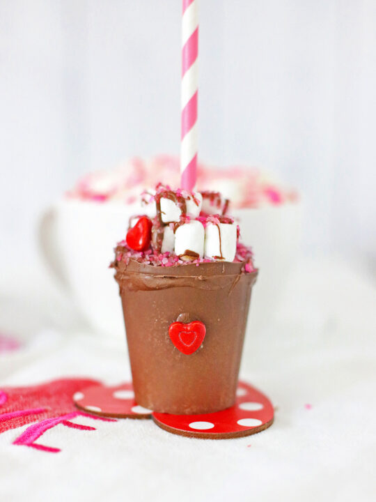 Valentine’s Day Hot Cocoa Bomb Cups