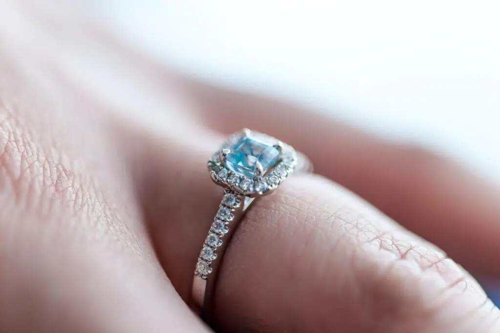 13 Best Online Jewelry Stores For Engagement Rings In 2022