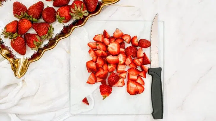 sliced strawberries 