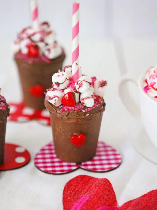 Valentine’s Day Hot Cocoa Bomb Cups