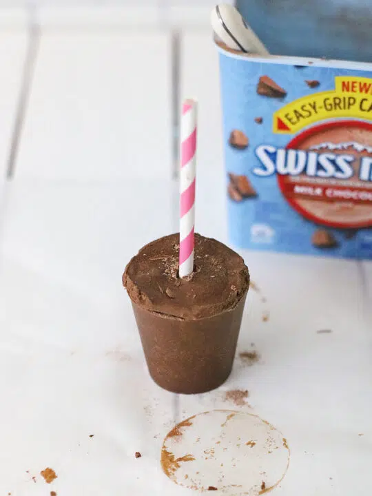 Valentine’s Day Hot Cocoa Bomb Cups