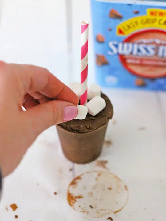 Valentine’s Day Hot Cocoa Bomb Cups